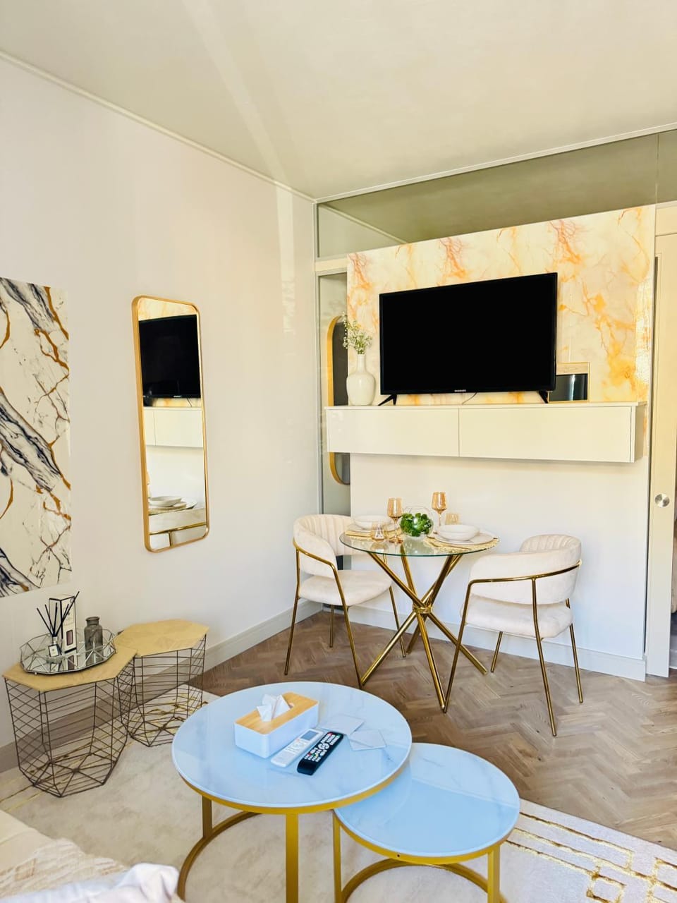 Living room, Seating area, Evening entertainment