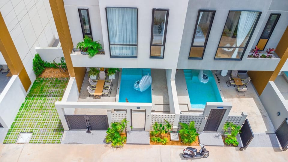 Property building, Garden, View (from property/room), Balcony/Terrace, Garden view, Swimming pool, sunbed
