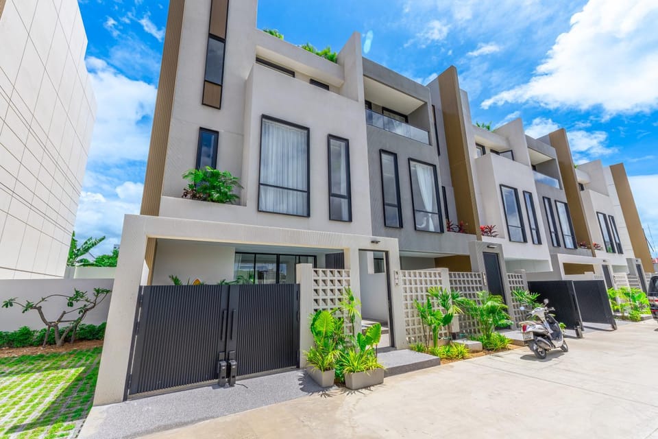 Property building, Day, Neighbourhood