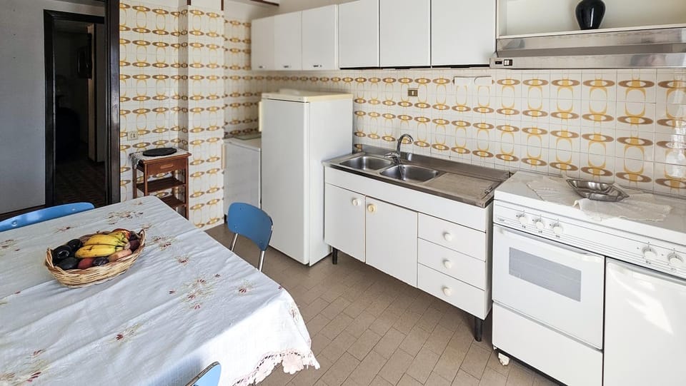 Kitchen or kitchenette, Living room
