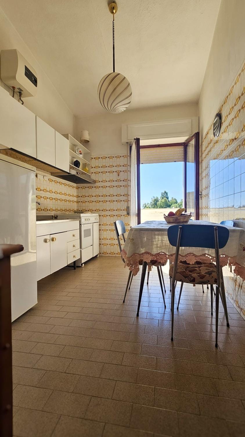 Property building, Kitchen or kitchenette, Living room