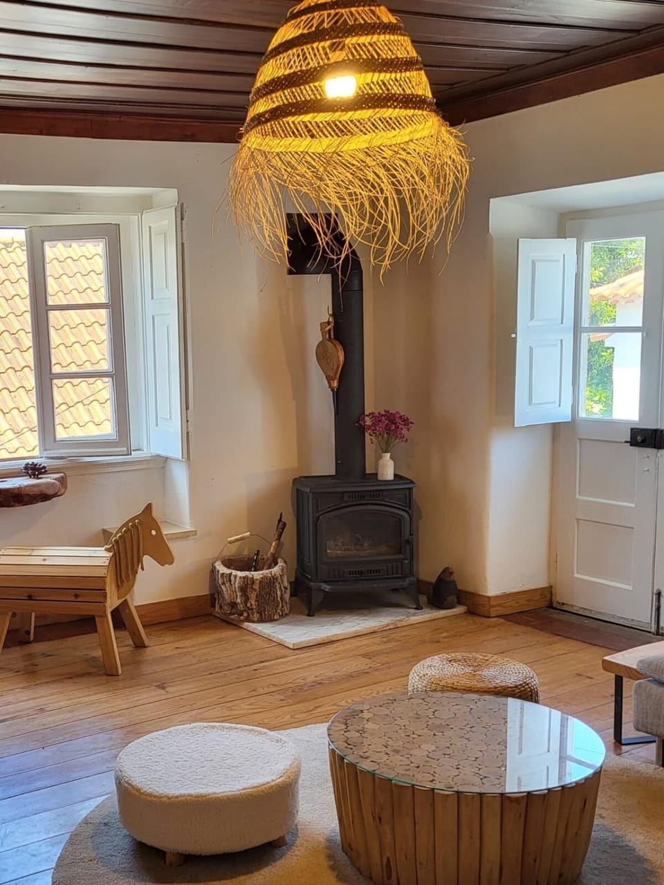 Living room, Seating area, fireplace