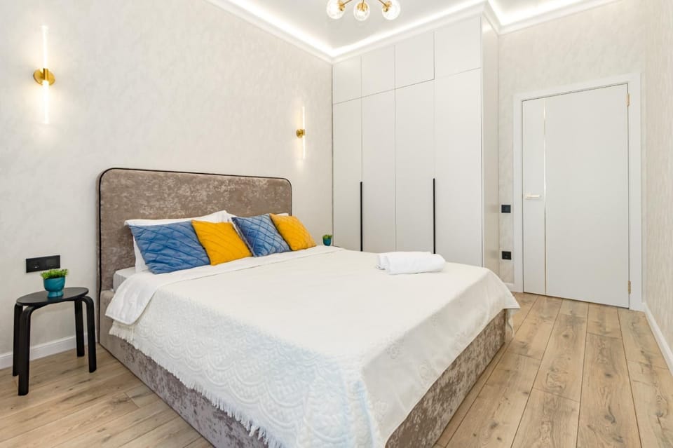 Bedroom, wardrobe