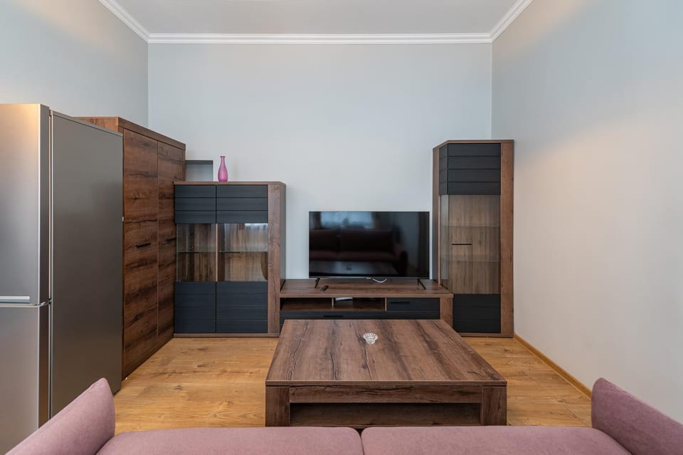 TV and multimedia, Living room, Seating area, Evening entertainment