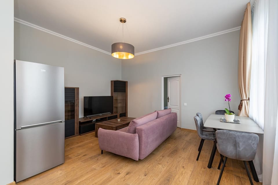 TV and multimedia, Kitchen or kitchenette, Living room, Seating area, Dining area, Evening entertainment