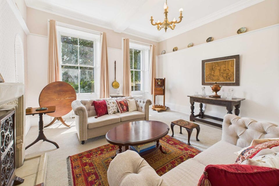 Living room, Seating area