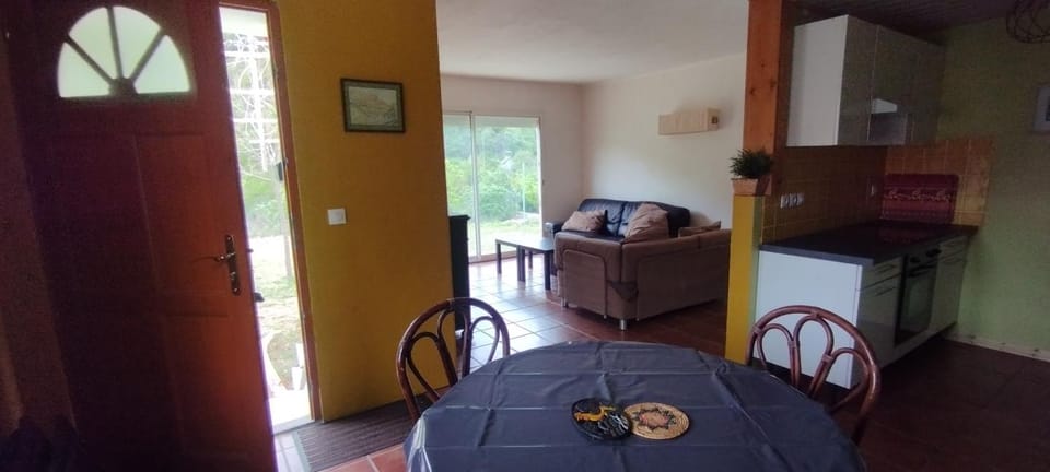 Les Bergeronnettes House in Catalonia