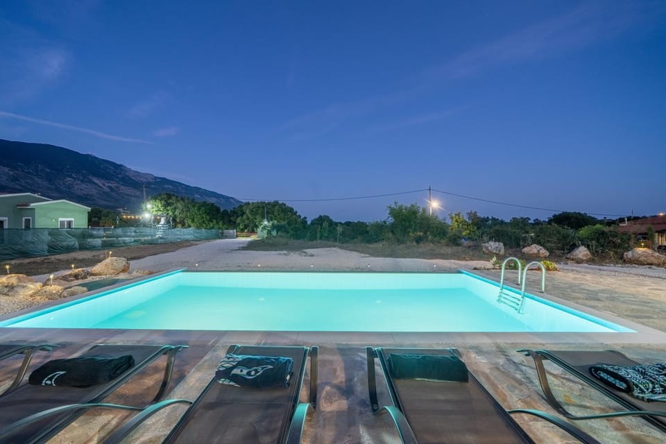 Property building, Swimming pool, Parking