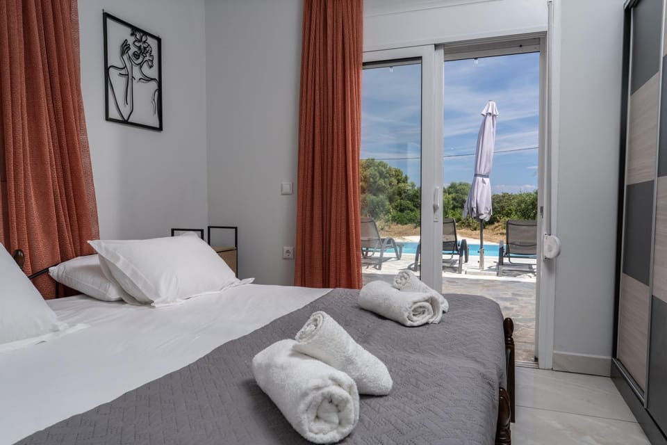 Bed, View (from property/room), Bedroom, sunbed