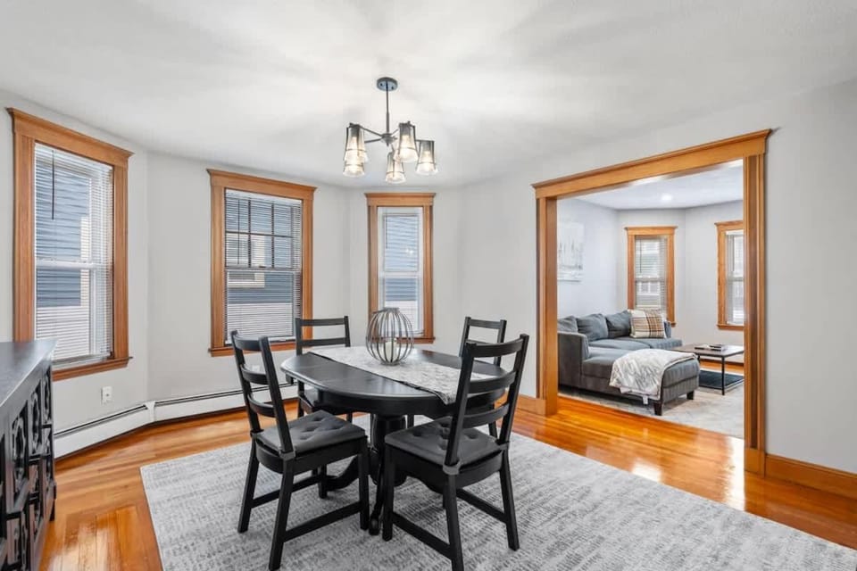 Tufts 2 Bed & Office - Free Parking House in Somerville