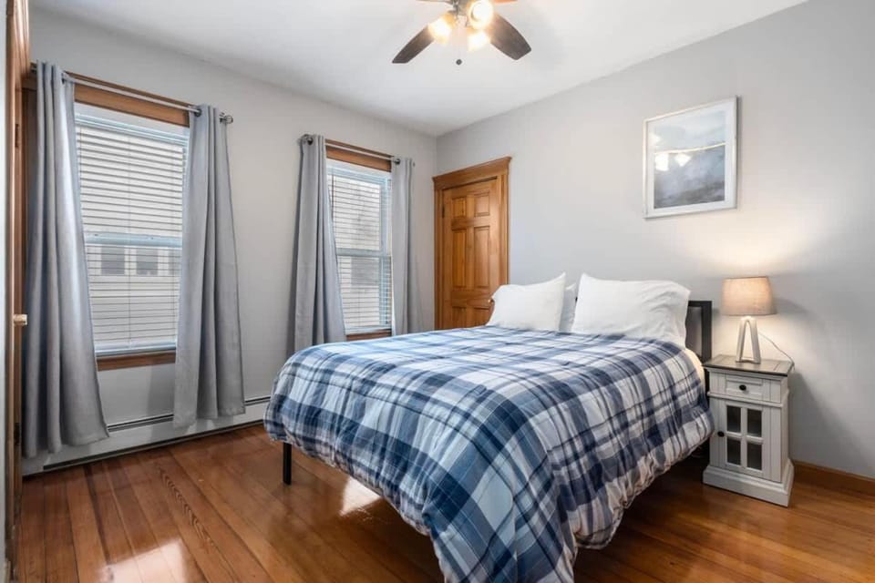 Tufts 2 Bed & Office - Free Parking House in Somerville