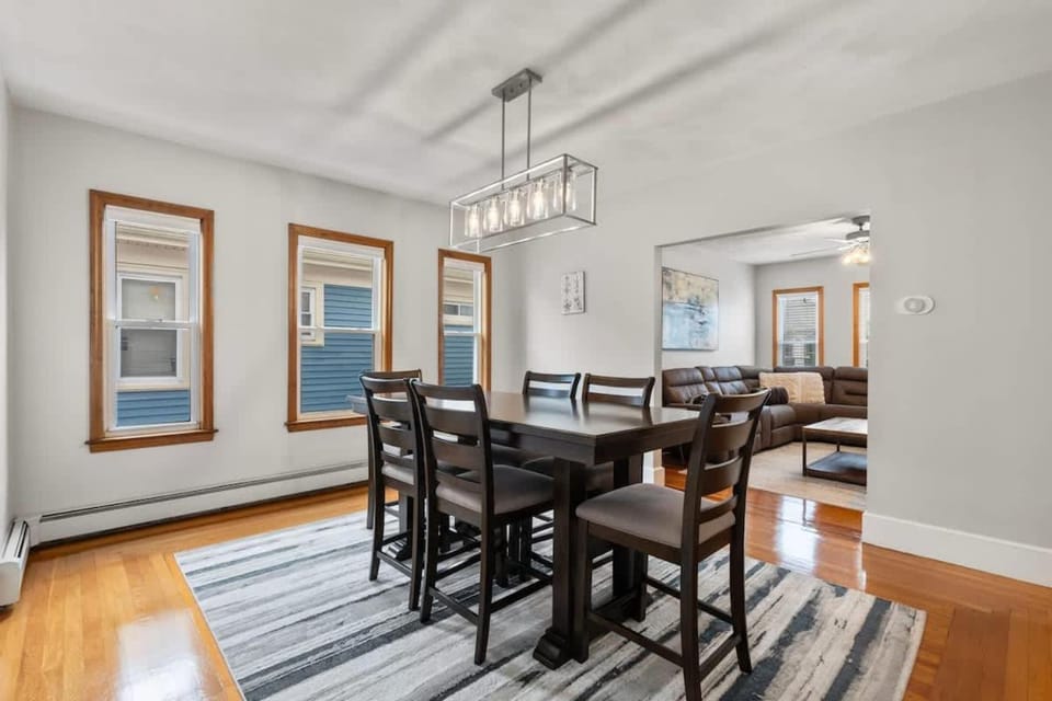 Tufts 3-Bed 2-Office Home with Laundry House in Somerville