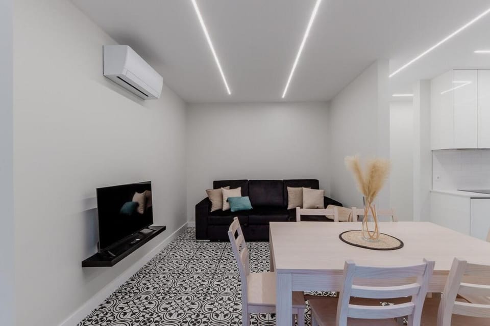 Communal lounge/ TV room, TV and multimedia, Kitchen or kitchenette, Living room, Seating area, Dining area