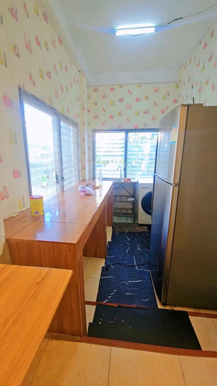Kitchen or kitchenette, Dining area, oven