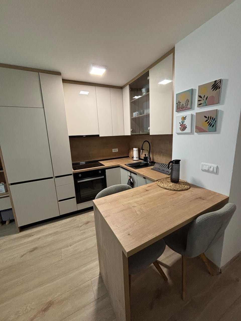 Kitchen or kitchenette, Dining area, dishwasher, oven, stove