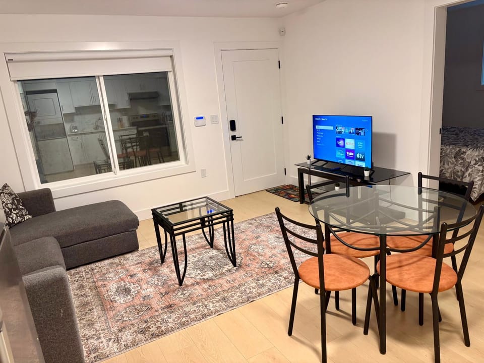 TV and multimedia, Living room, Dining area