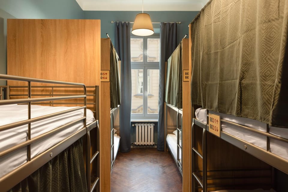 Bed, Photo of the whole room, Bedroom, bunk bed, internet