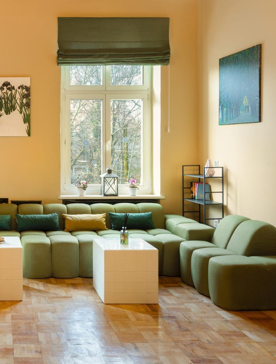 Living room, Seating area