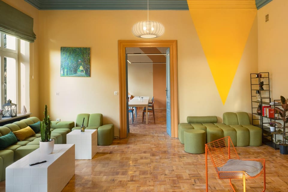 Communal lounge/ TV room, Living room, Seating area