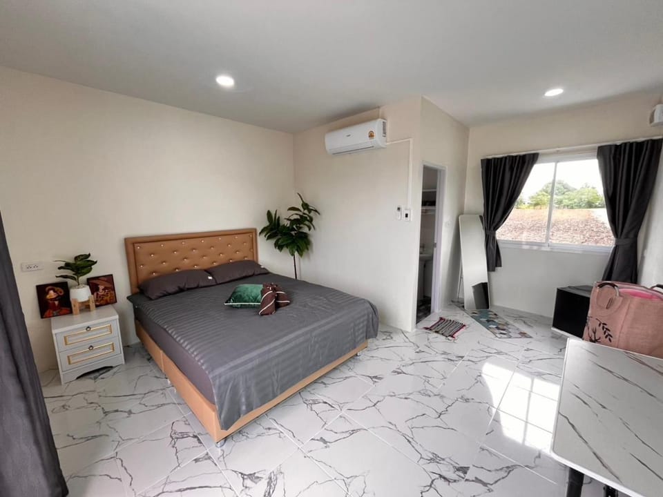 Living room, Photo of the whole room, Bedroom, air conditioner