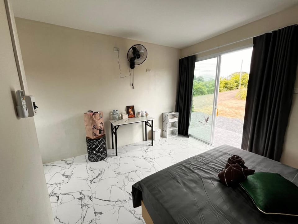 Bed, Living room, Photo of the whole room, Seating area, Bedroom