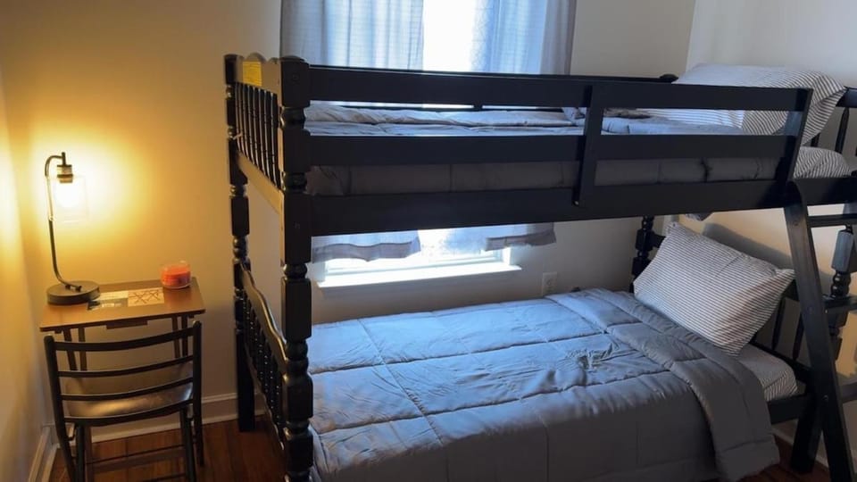 Bedroom, bunk bed