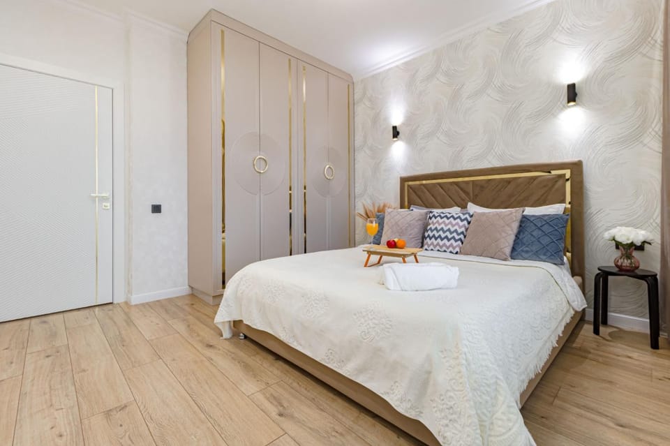 Bed, towels, wardrobe