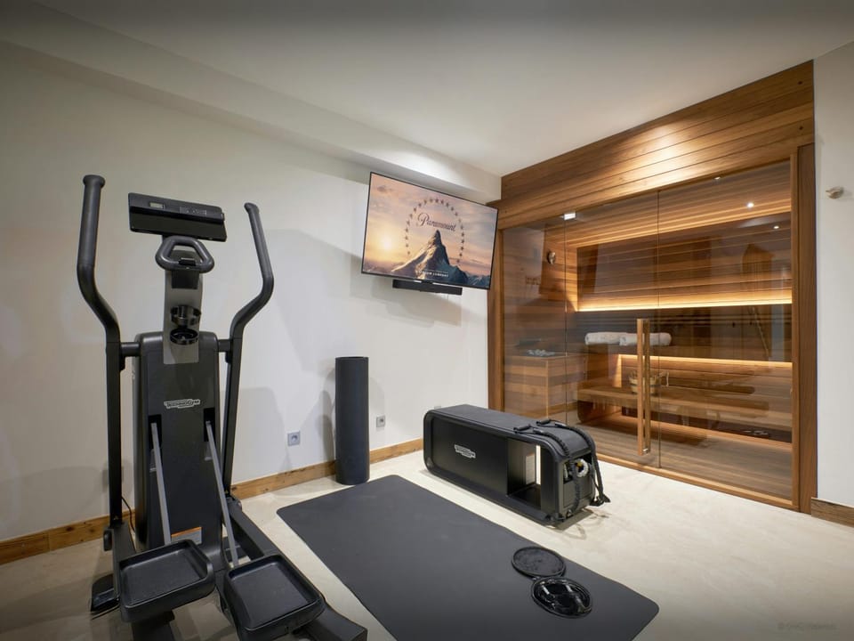 Sauna, TV and multimedia, Fitness centre/facilities