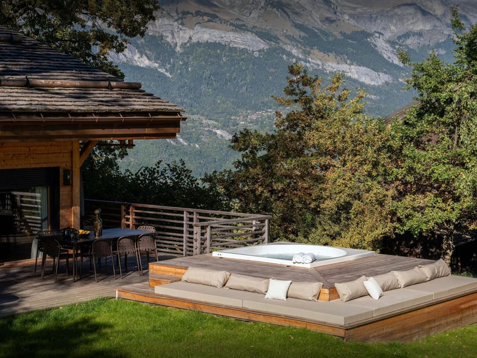 Day, Natural landscape, Hot Tub, Mountain view, sunbed