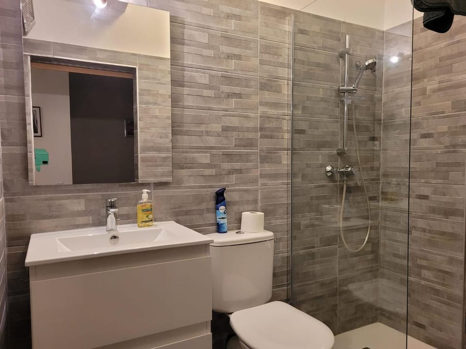 Shower, Toilet, Bathroom