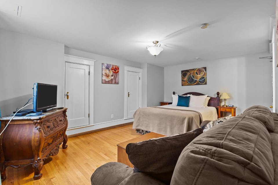 Modern Manor Studio WiFi Parking Apartment hotel in St Johns