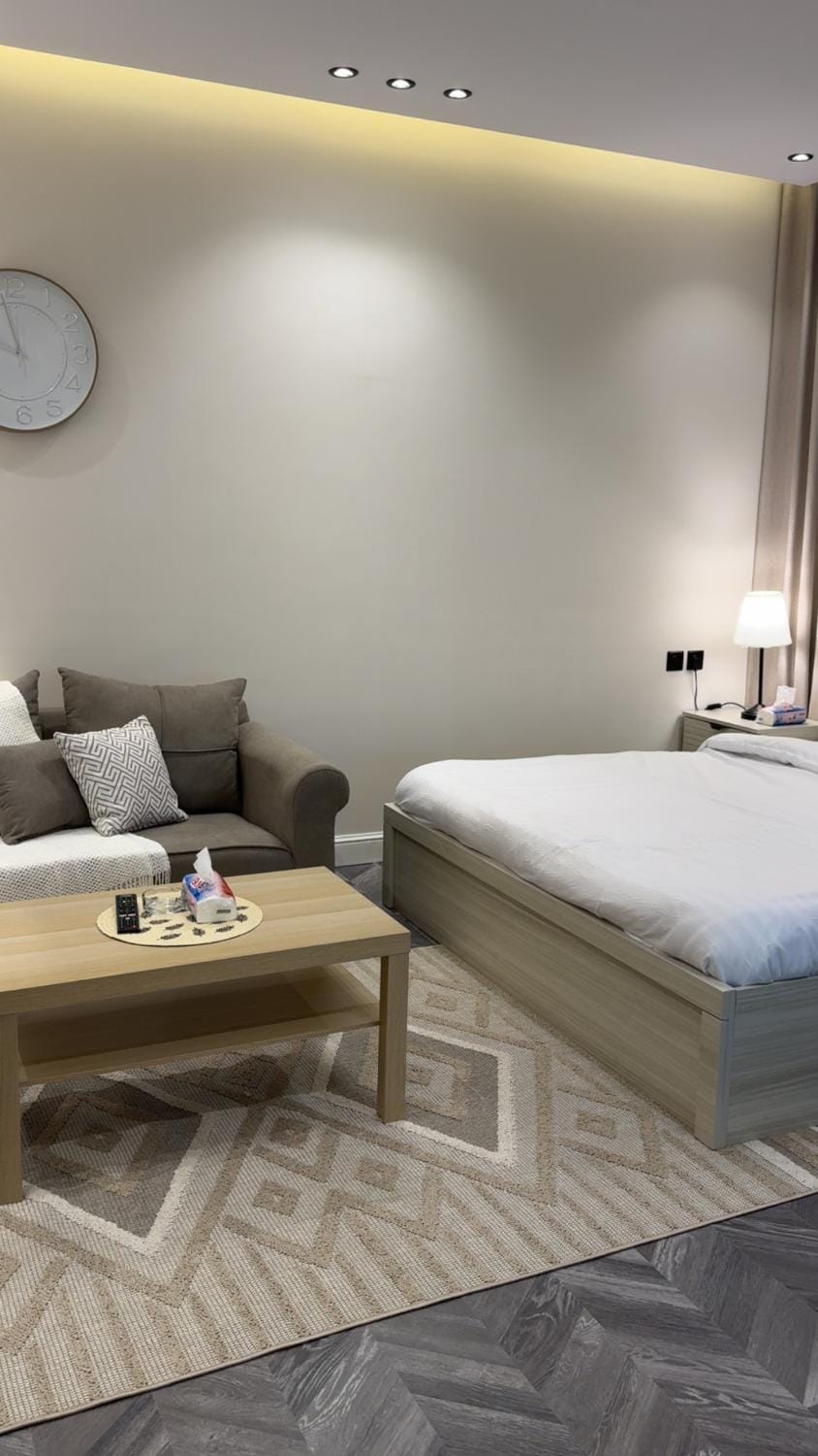 Bed, Living room, Photo of the whole room, Seating area