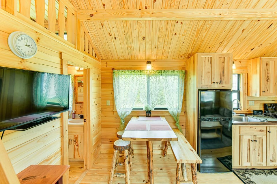 5 Mi to Susquehanna Boating! Secluded Log Cabin Cabin in Pennsylvania