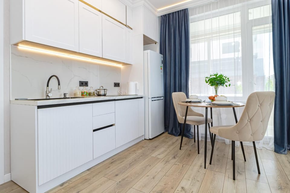 Kitchen or kitchenette, Dining area, stove