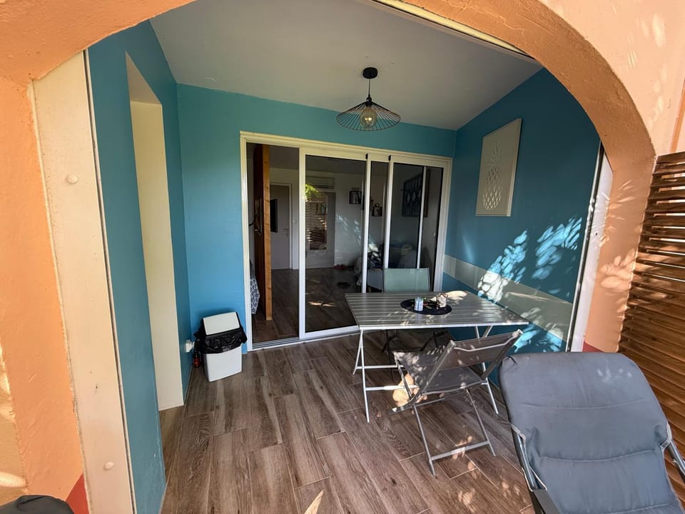Ti Kolibri Apartment in Sainte-Anne