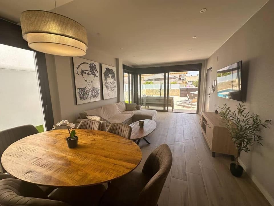 Modern Villa with Private & Community pool House in Vega Baja del Segura