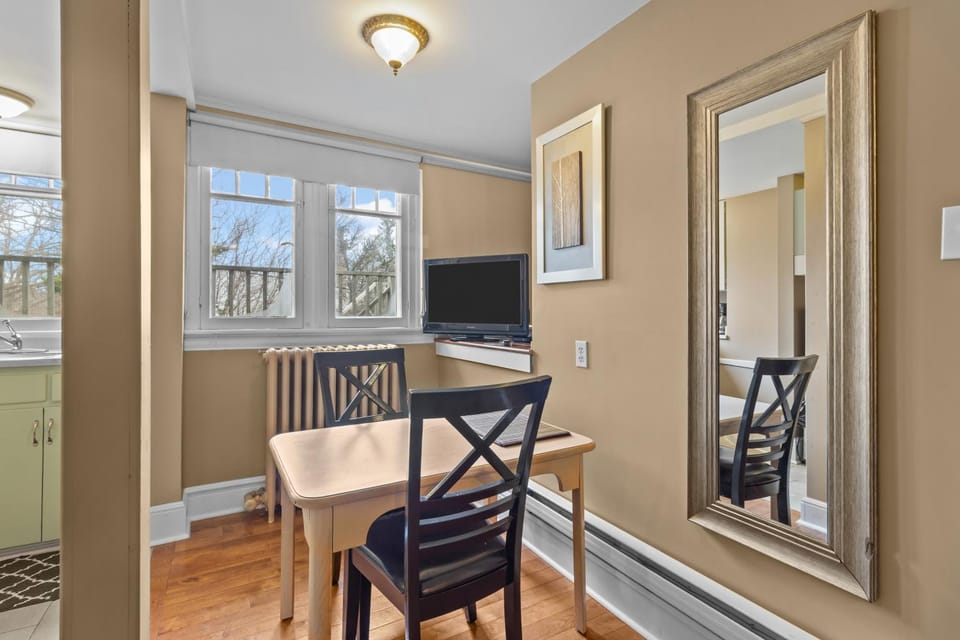 Chic Midstream Studio WiFi Parking Apartment hotel in St Johns