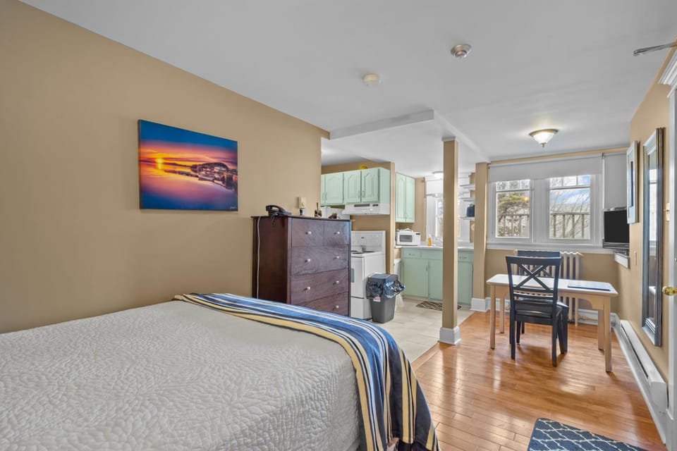 Chic Midstream Studio WiFi Parking Apartment hotel in St Johns