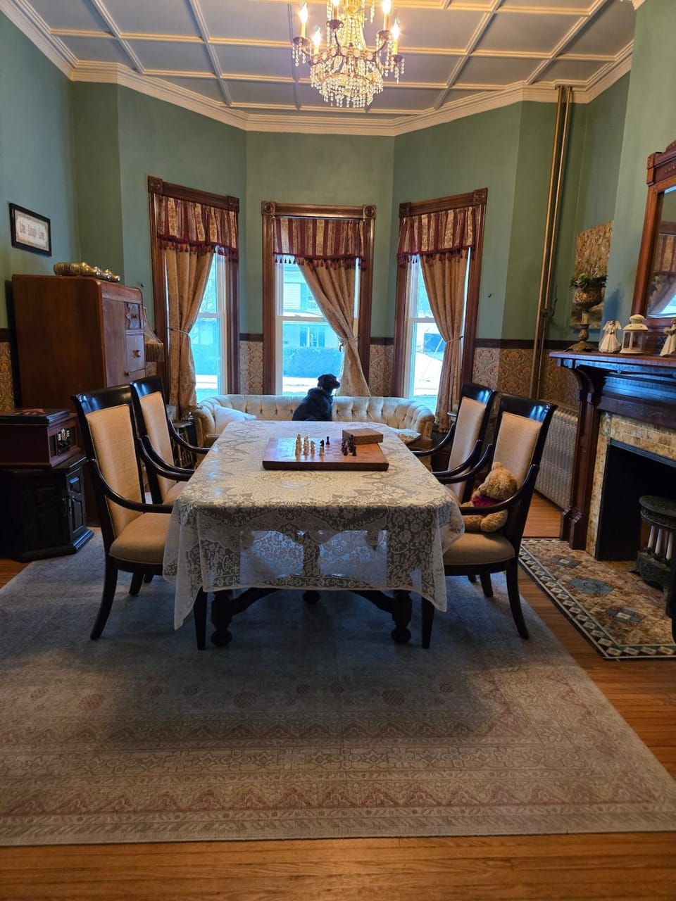 Game Room, Seating area