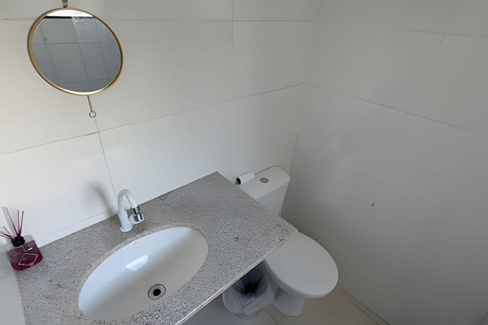 Casa Amarela Itaúna 4min da Praia que ocorre o WSL, 1min da pista de skate do LS, pracinha com parque infantil, quadra de futebol, tudo isso a 1 min da duplex, perto do comércio, wi-fi super rápido, estacionamento gratuito, monitoramento 24hrs House in Saquarema