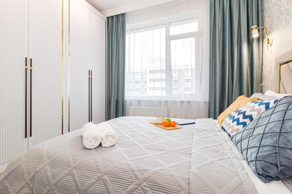 Bed, Bedroom, towels