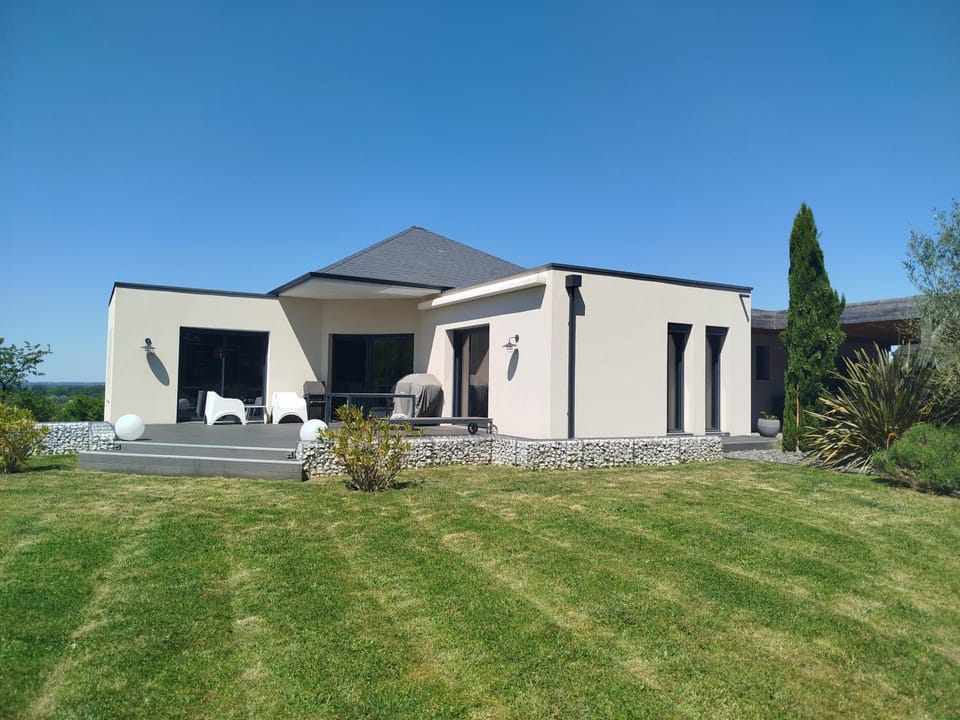 Property building, Day, Garden, Garden view