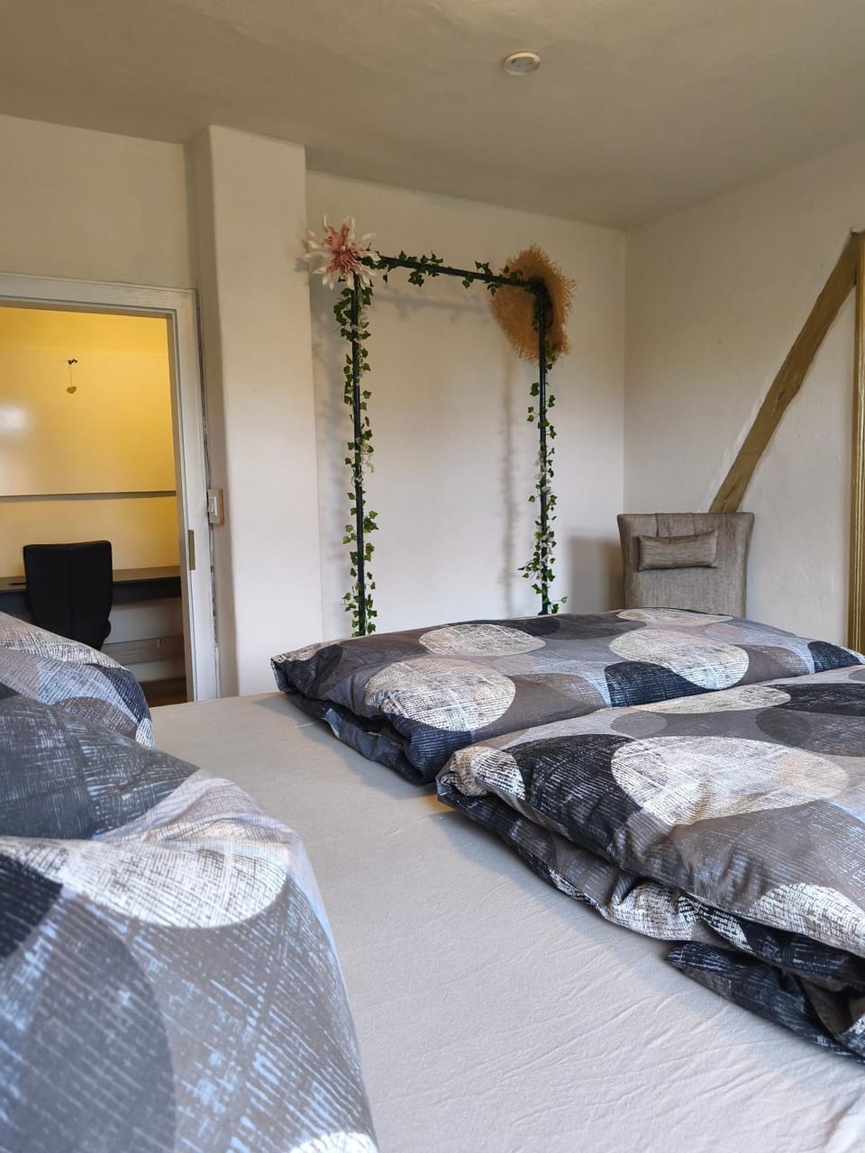 Bed, Photo of the whole room, Bedroom