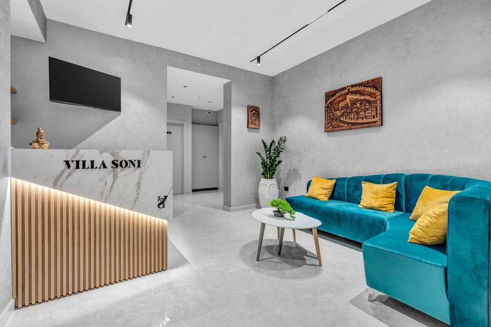 Communal lounge/ TV room, TV and multimedia, Living room, Seating area