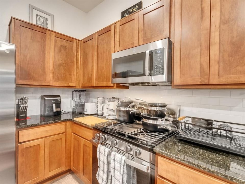 5BR Luxury Sleeps 10 Lake Jackson Villa in Lake Jackson