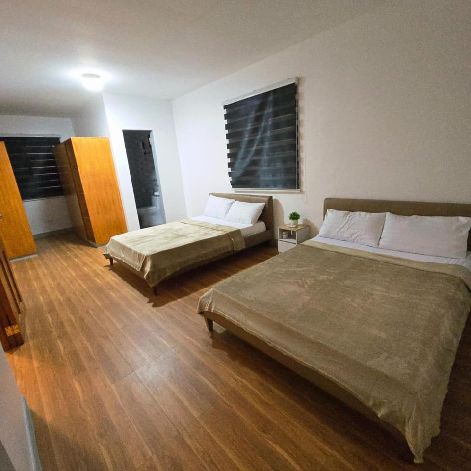4BR Villa with Private Pool & Roof deck Bed and Breakfast in Tagaytay