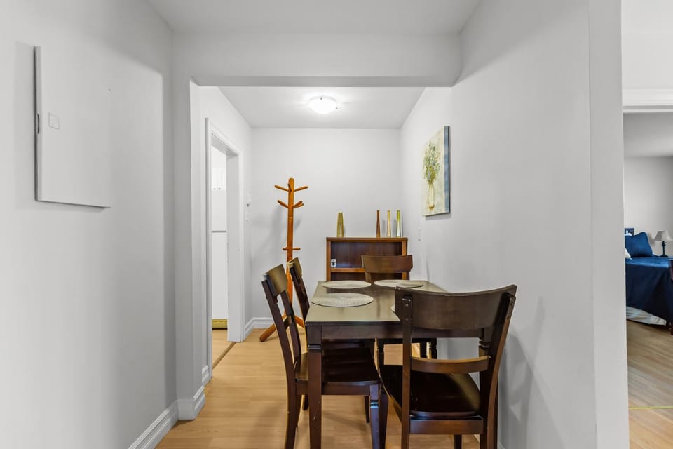 Relaxing 2BR Parking Self Check-In Apartment hotel in St Johns