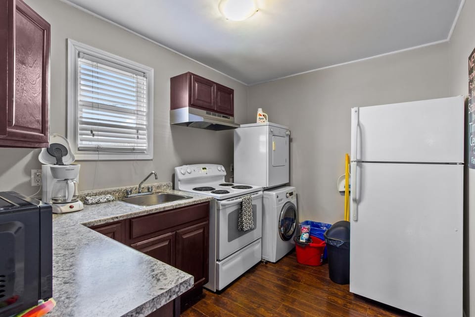 Modern 2BR Suite Parking Laundry Apartment hotel in St Johns