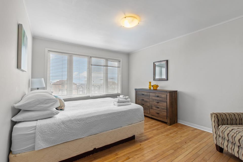 Modern 2BR Suite Parking Laundry Apartment hotel in St Johns