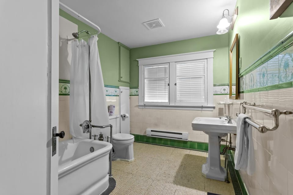 Midstream Premier 2BR Wi-Fi Parking Apartment hotel in St Johns
